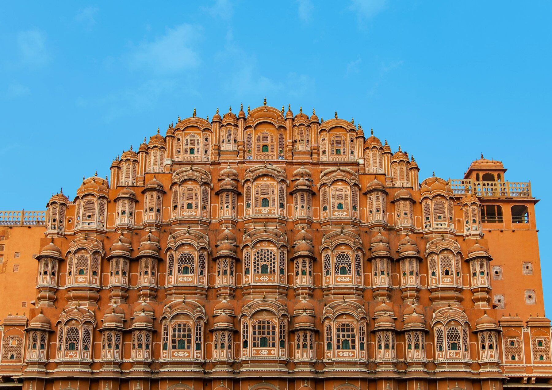 The pink lattice facade of Hawa Mahal in Jaipur
