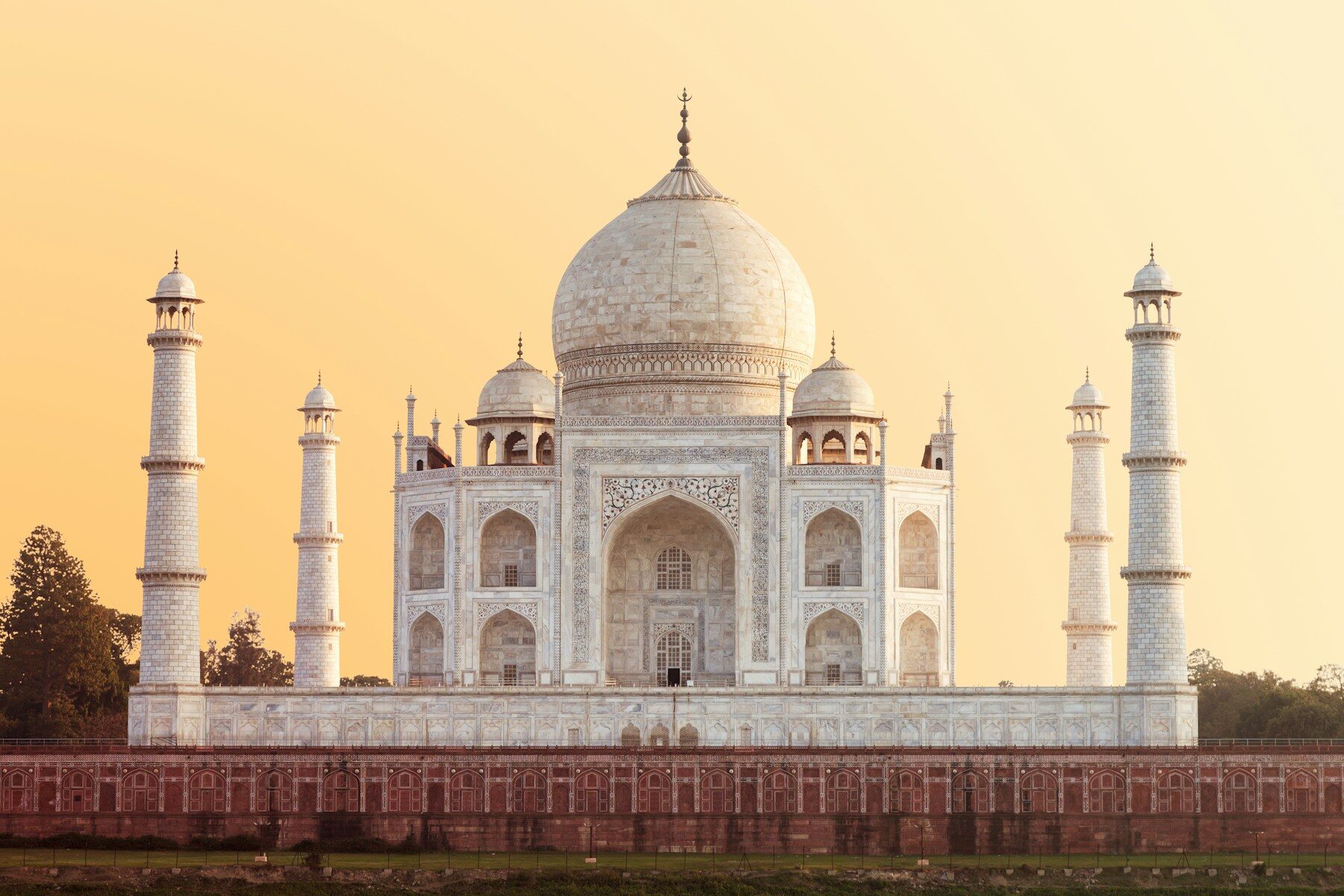 The Taj Mahal at sunrise from Jaipur: what the day really looks like